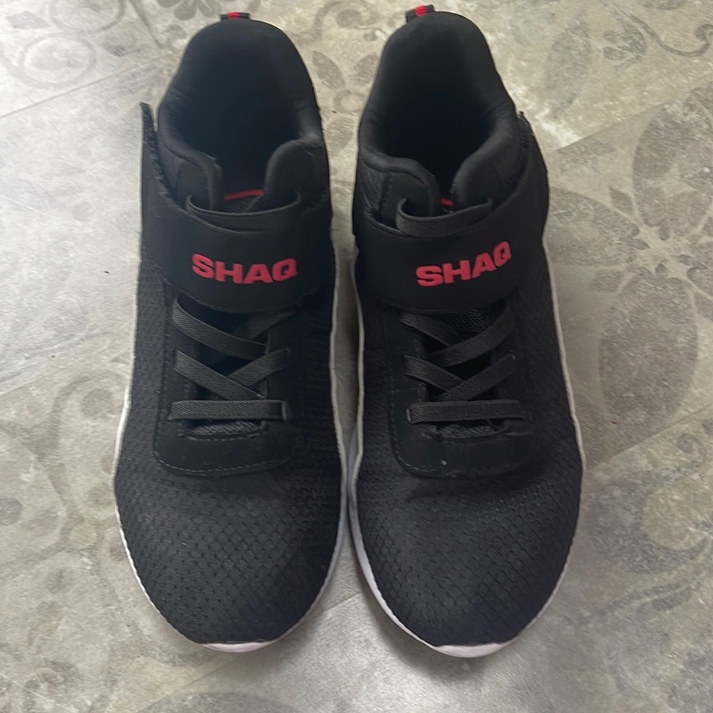 Boys Shaq Basketball shoes size 5